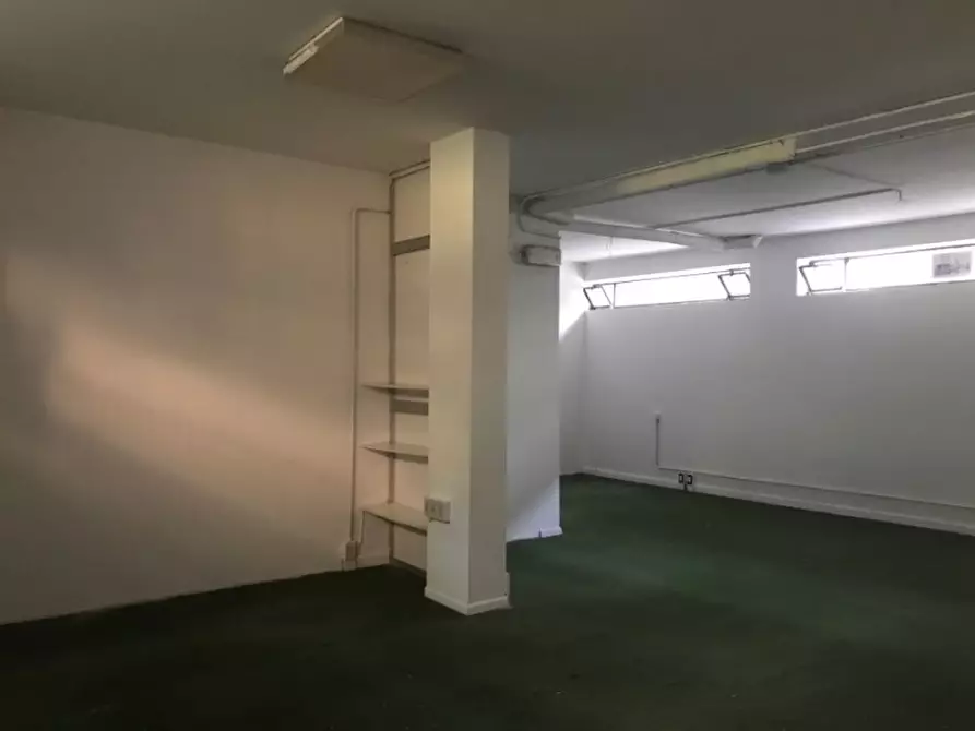 Immagine 5 di Magazzino in affitto  in Via Dalviano a Trieste