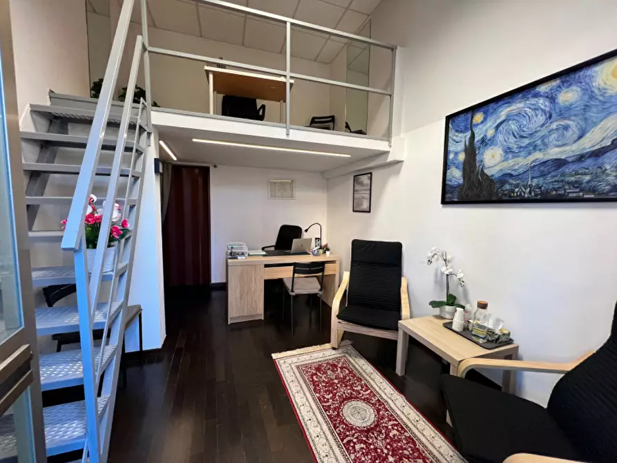 Immagine 1 di Negozio in vendita  in via Palestro a Padova