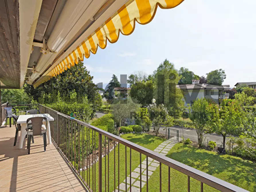 Immagine 2 di Appartamento in vendita  in Via Prais a Padenghe Sul Garda