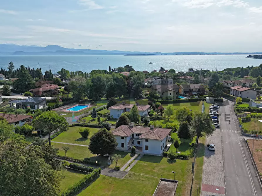 Immagine 25 di Appartamento in vendita  in Via Prais a Padenghe Sul Garda