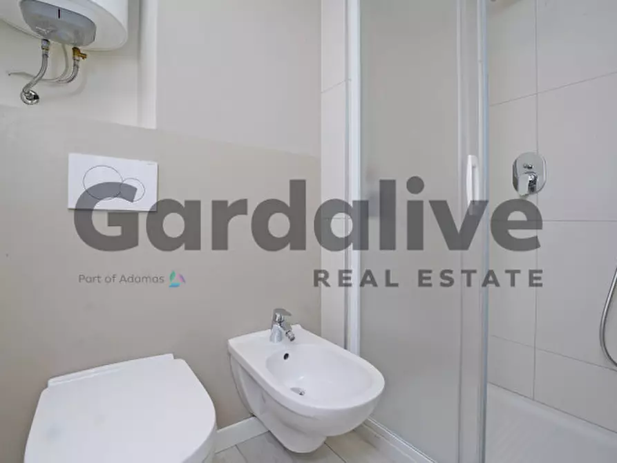 Immagine 17 di Appartamento in vendita  in Via  Marconi a Padenghe Sul Garda