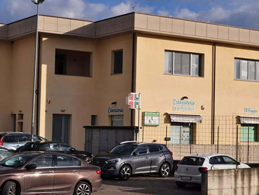 Immagine 2 di Negozio in vendita  a Loro Ciuffenna