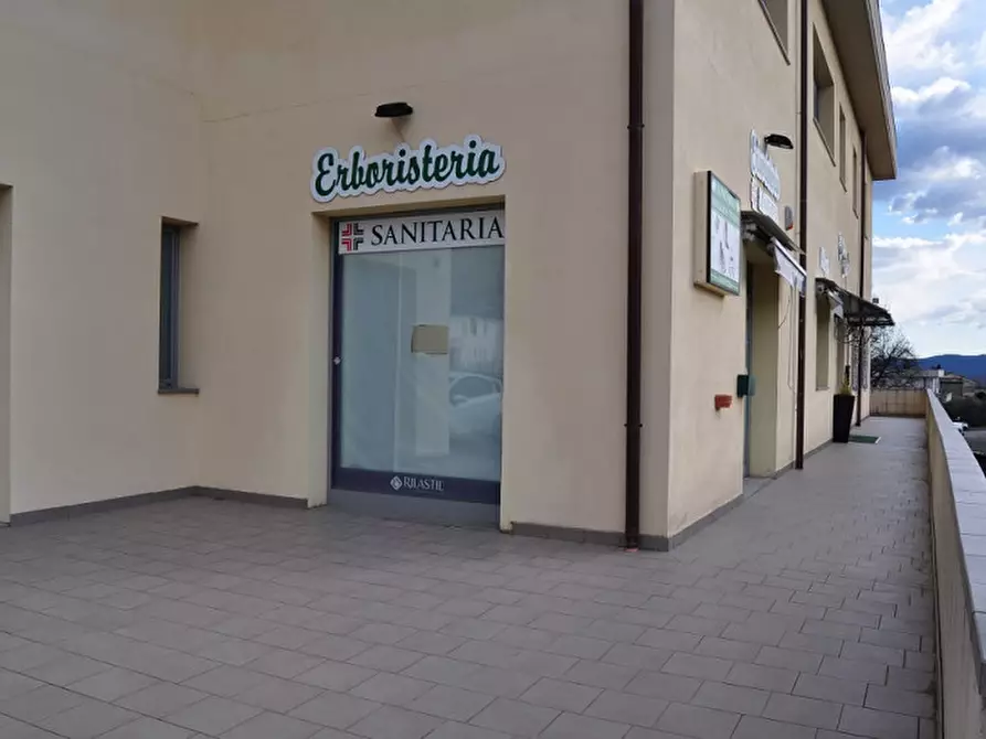 Immagine 3 di Negozio in vendita  a Loro Ciuffenna