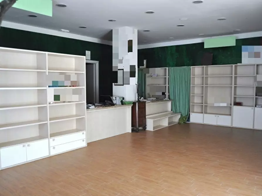 Immagine 6 di Negozio in vendita  a Loro Ciuffenna