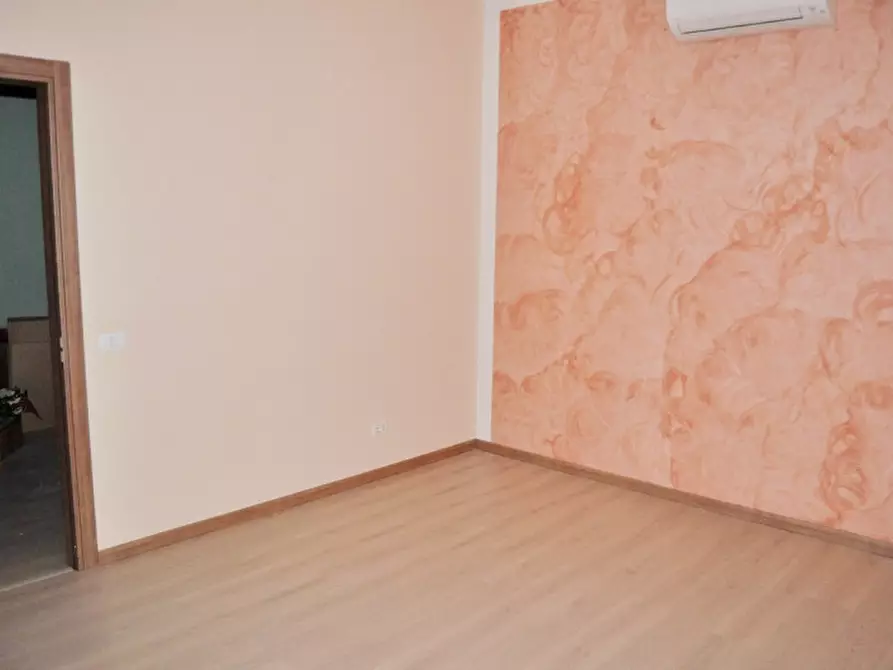 Immagine 11 di Negozio in vendita  a Loro Ciuffenna