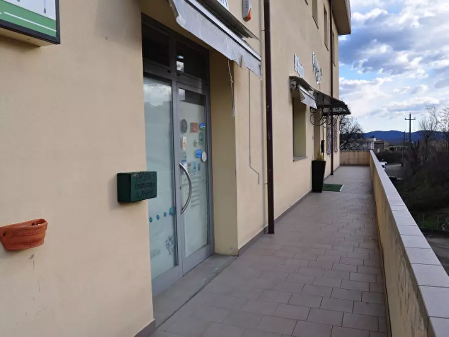 Immagine 3 di Negozio in vendita  a Loro Ciuffenna