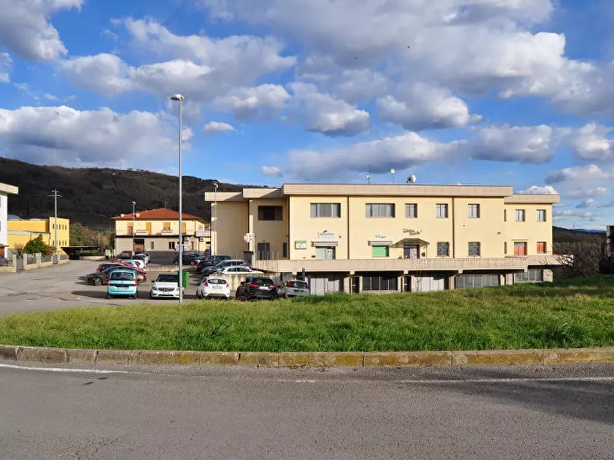 Immagine 4 di Negozio in vendita  a Loro Ciuffenna