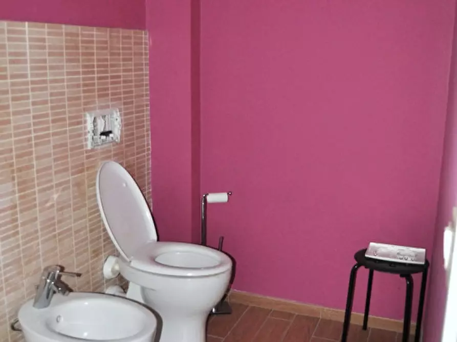 Immagine 9 di Negozio in vendita  a Loro Ciuffenna