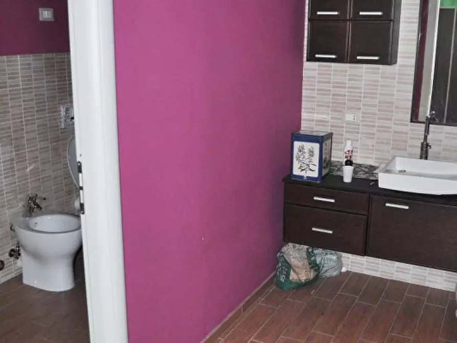 Immagine 10 di Negozio in vendita  a Loro Ciuffenna