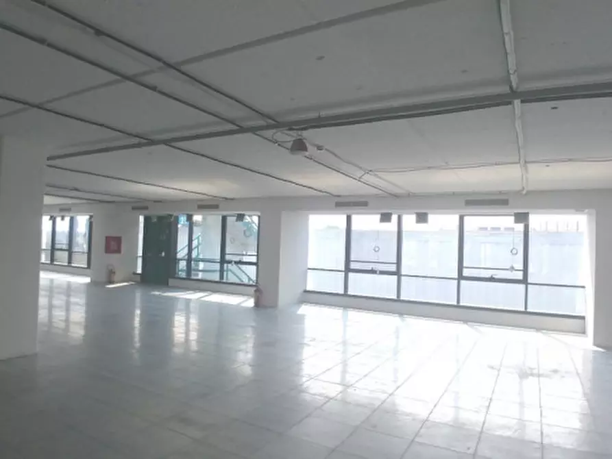 Immagine 24 di Ufficio in affitto  in STRADA 6 a Rozzano