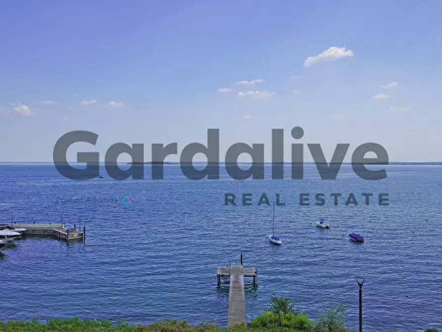 Immagine 1 di Appartamento in vendita  in Via Giovanni Pascoli a Manerba Del Garda