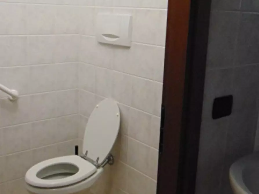 Immagine 8 di Negozio in vendita  in Piazza San Francesco 1 a Turbigo