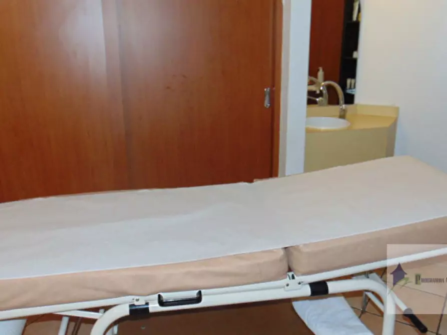 Immagine 11 di Negozio in vendita  in Piazza San Francesco 1 a Turbigo