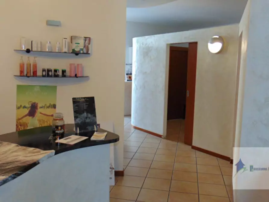 Immagine 14 di Negozio in vendita  in Piazza San Francesco 1 a Turbigo