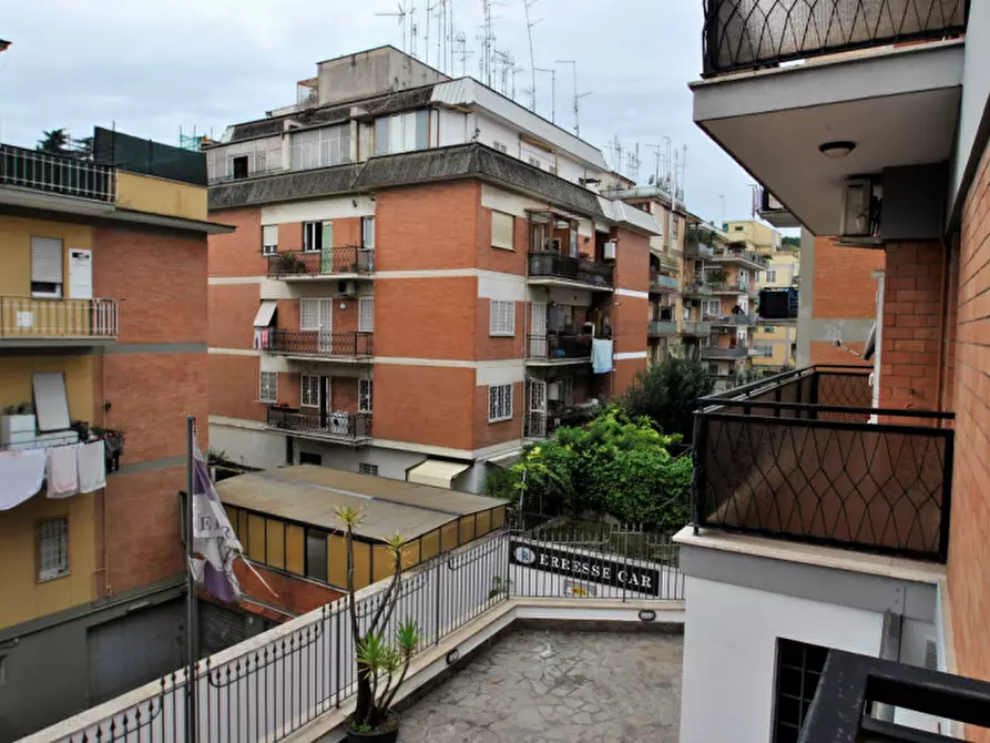 Immagine 1 di Appartamento in affitto  in Via dei Buonvisi a Roma