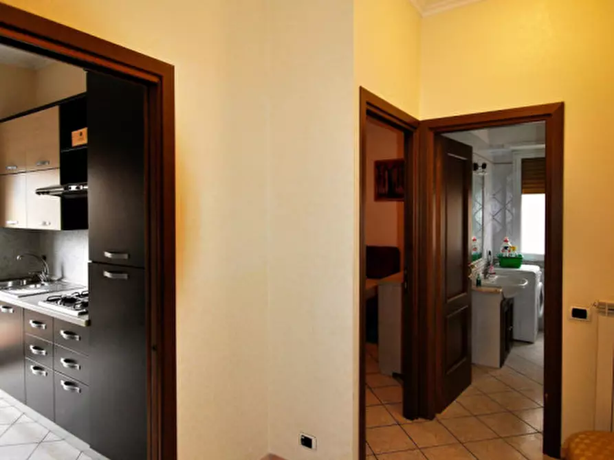 Immagine 15 di Appartamento in affitto  in Via dei Buonvisi a Roma