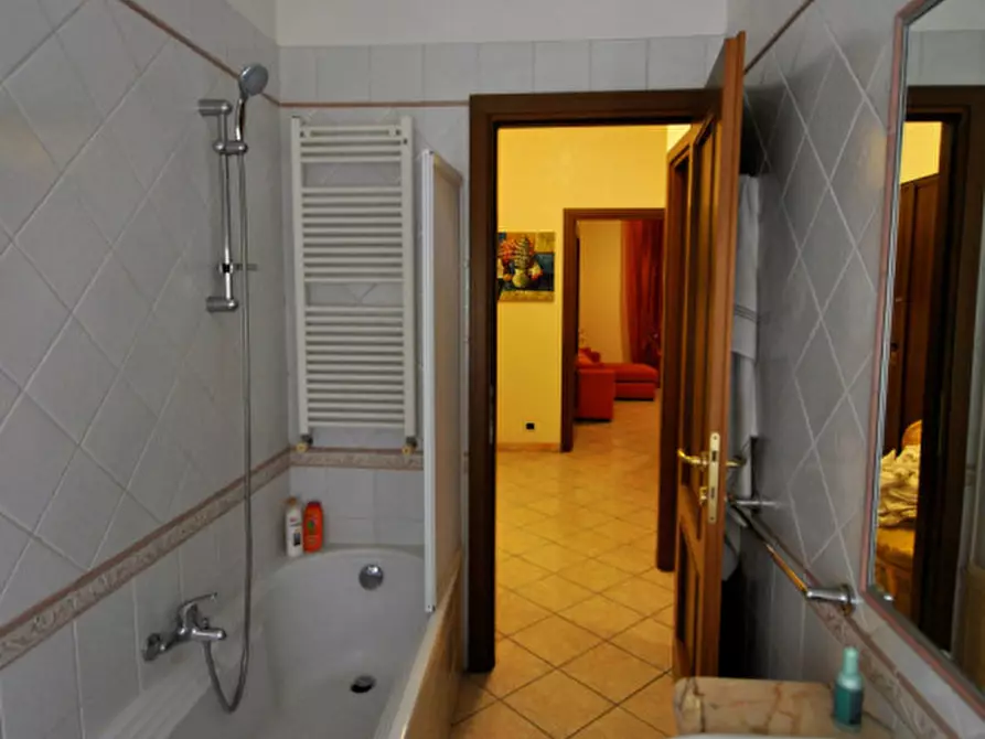 Immagine 17 di Appartamento in affitto  in Via dei Buonvisi a Roma