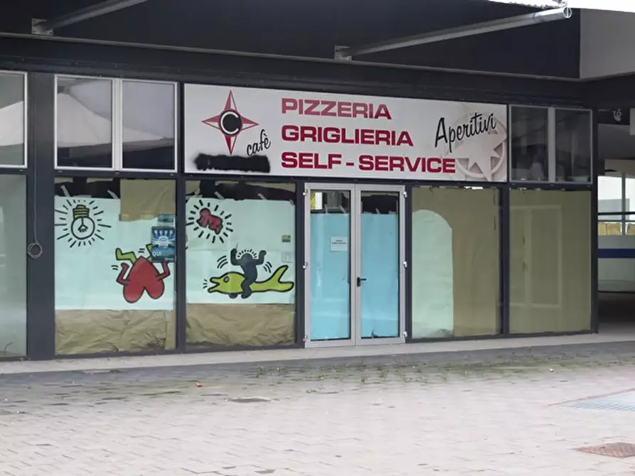 Immagine 2 di Negozio in vendita  in via Emilio Lepido a Parma