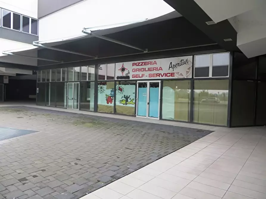 Immagine 4 di Negozio in vendita  in via Emilio Lepido a Parma