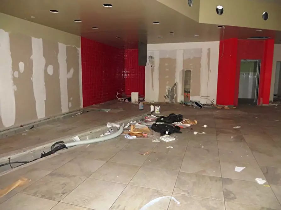 Immagine 5 di Negozio in vendita  in via Emilio Lepido a Parma