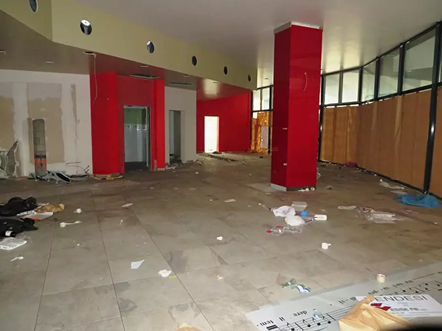 Immagine 6 di Negozio in vendita  in via Emilio Lepido a Parma