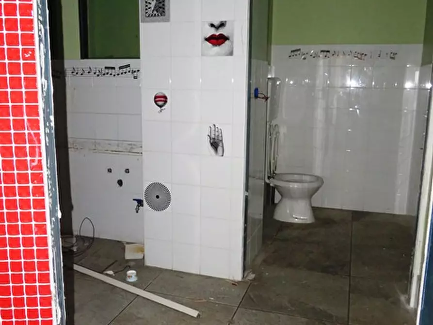 Immagine 7 di Negozio in vendita  in via Emilio Lepido a Parma