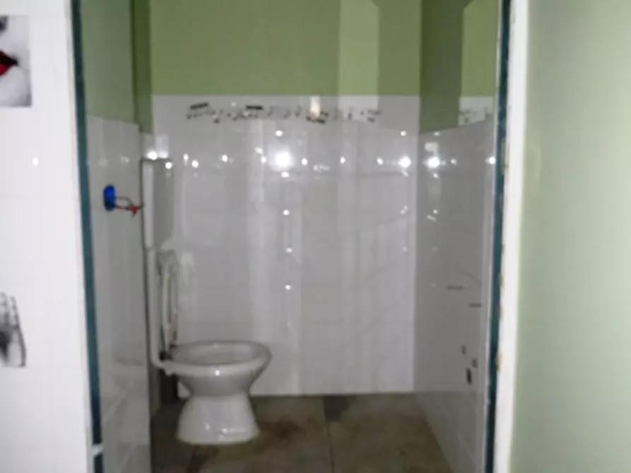 Immagine 8 di Negozio in vendita  in via Emilio Lepido a Parma