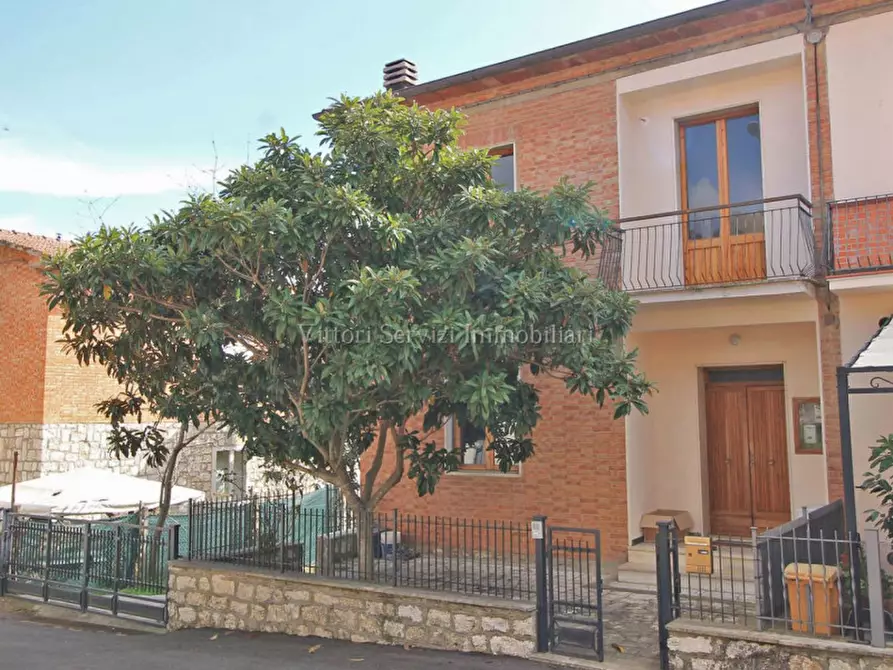 Immagine 1 di Casa bifamiliare in vendita  in Via Giuseppe di Vittorio a Torrita Di Siena
