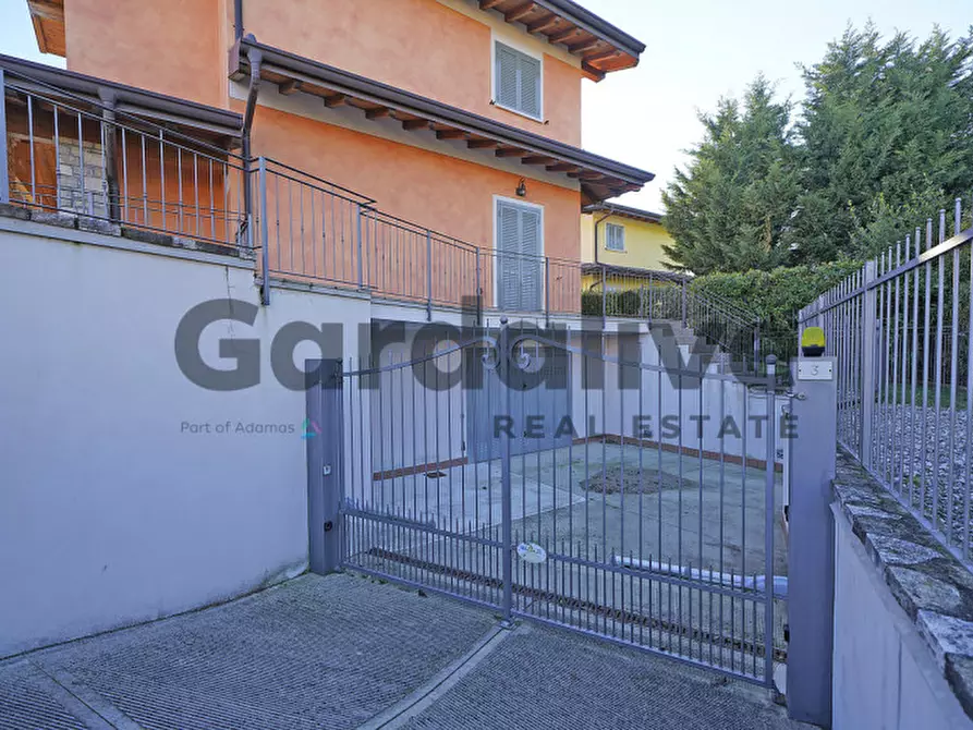 Immagine 1 di Villa in vendita  a Moniga Del Garda