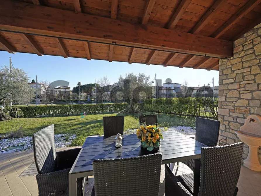 Immagine 2 di Villa in vendita  a Moniga Del Garda