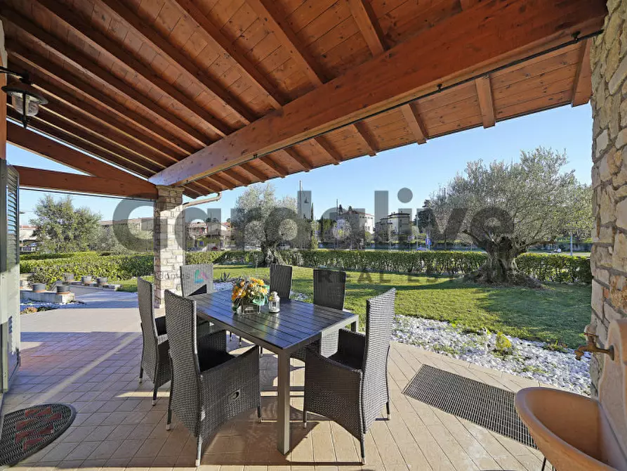 Immagine 4 di Villa in vendita  a Moniga Del Garda