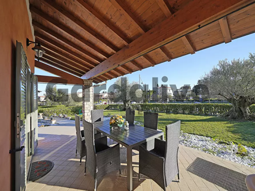 Immagine 5 di Villa in vendita  a Moniga Del Garda