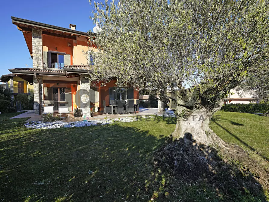 Immagine 8 di Villa in vendita  a Moniga Del Garda