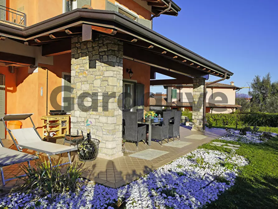 Immagine 9 di Villa in vendita  a Moniga Del Garda