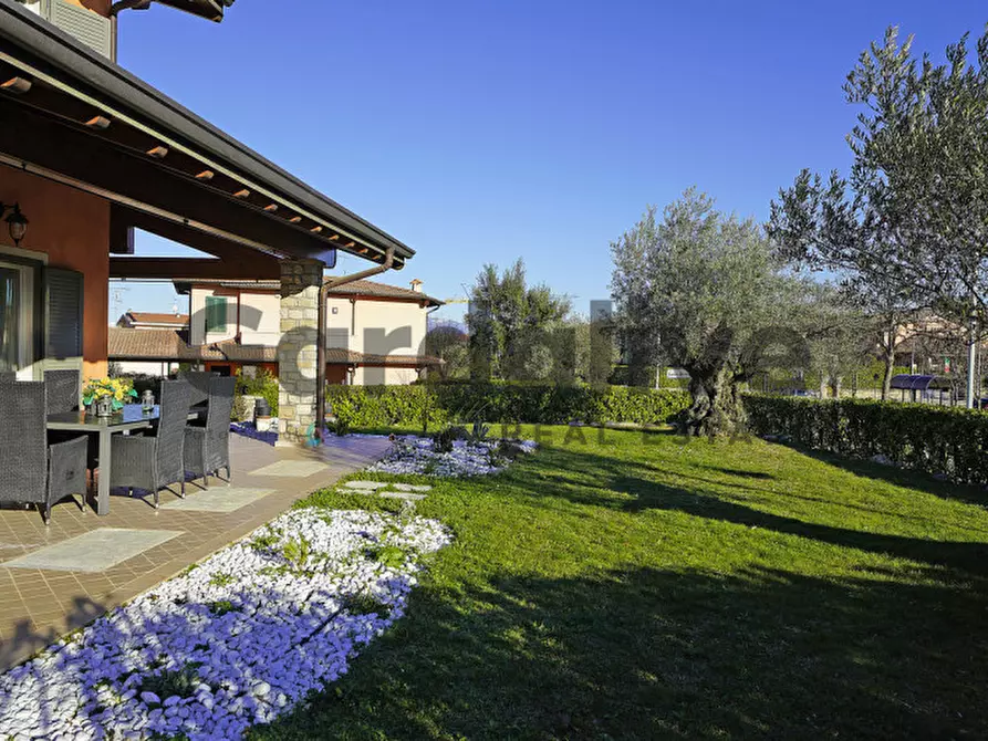Immagine 10 di Villa in vendita  a Moniga Del Garda