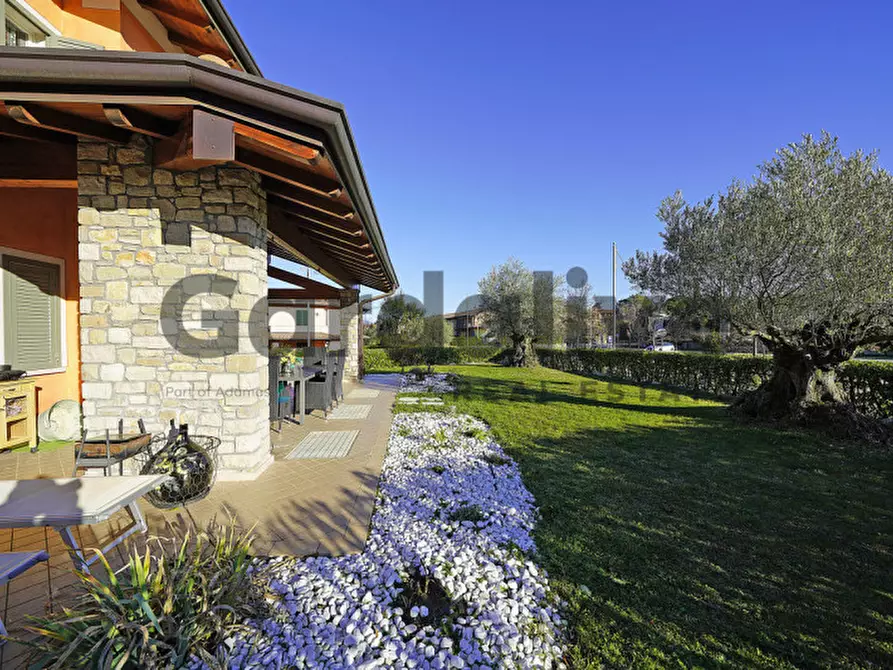 Immagine 11 di Villa in vendita  a Moniga Del Garda
