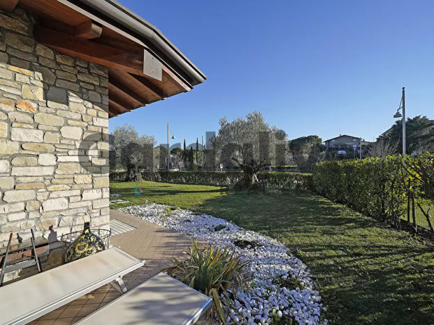 Immagine 12 di Villa in vendita  a Moniga Del Garda