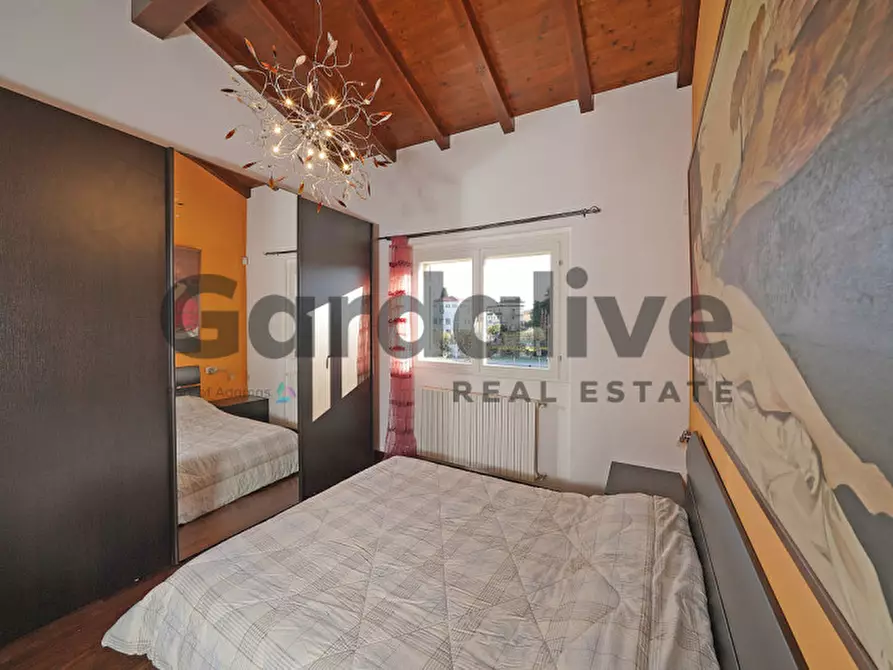 Immagine 36 di Villa in vendita  a Moniga Del Garda