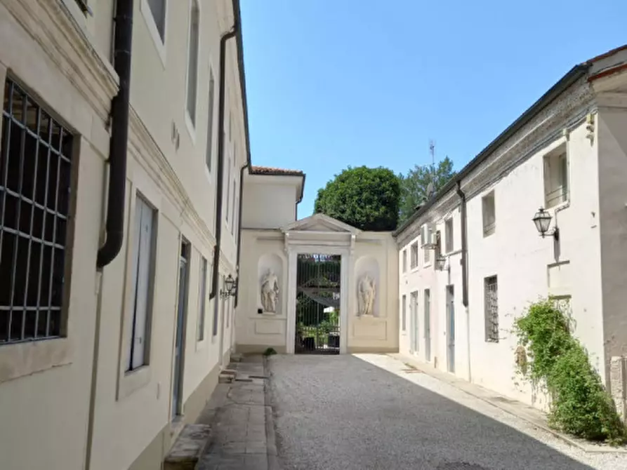 Immagine 1 di Appartamento in affitto  a Vicenza