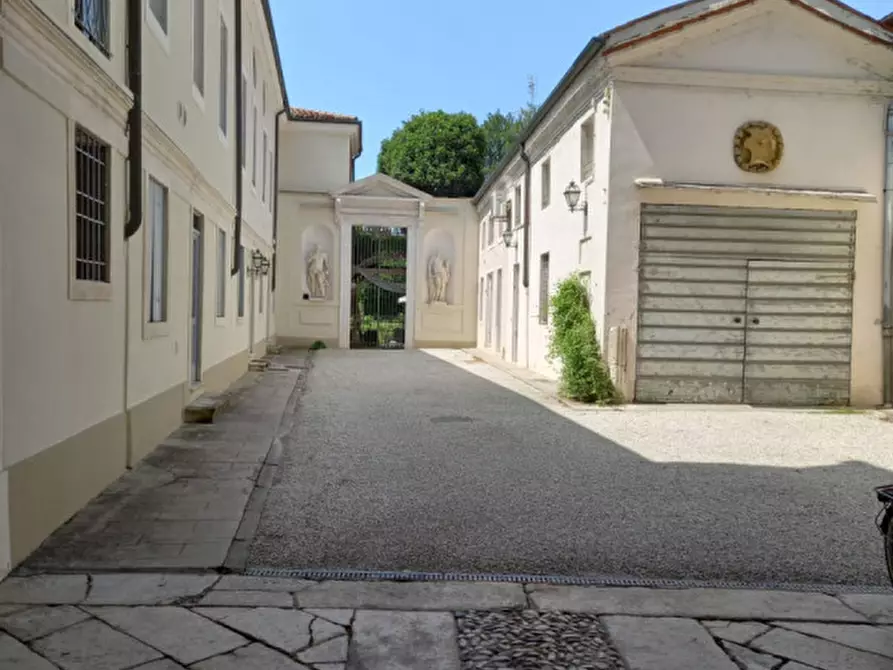 Immagine 2 di Appartamento in affitto  a Vicenza