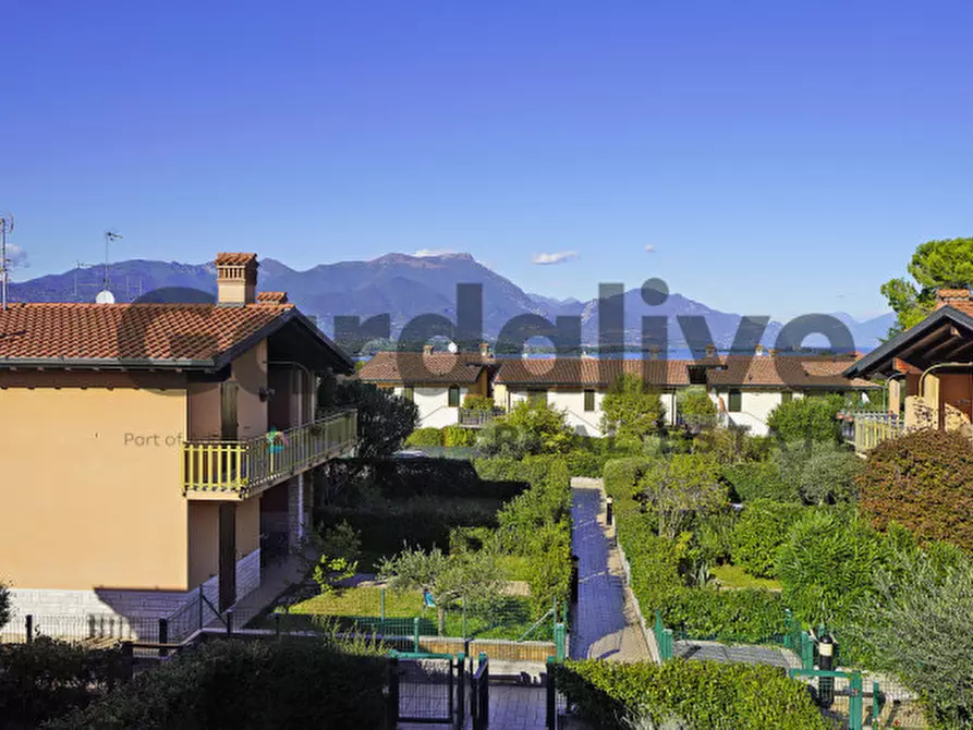 Immagine 1 di Villetta a schiera in vendita  in Via Panoramica a Manerba Del Garda