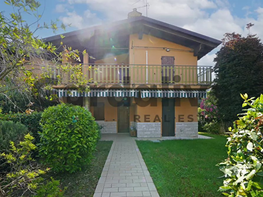 Immagine 1 di Casa bifamiliare in vendita  in Via Panoramica a Manerba Del Garda