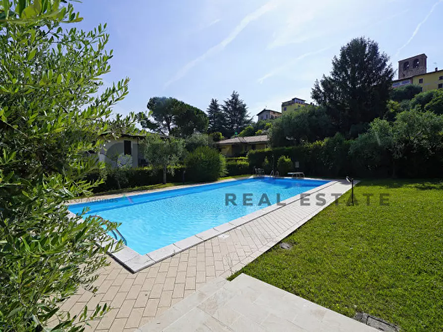 Immagine 2 di Casa bifamiliare in vendita  in Via Panoramica a Manerba Del Garda