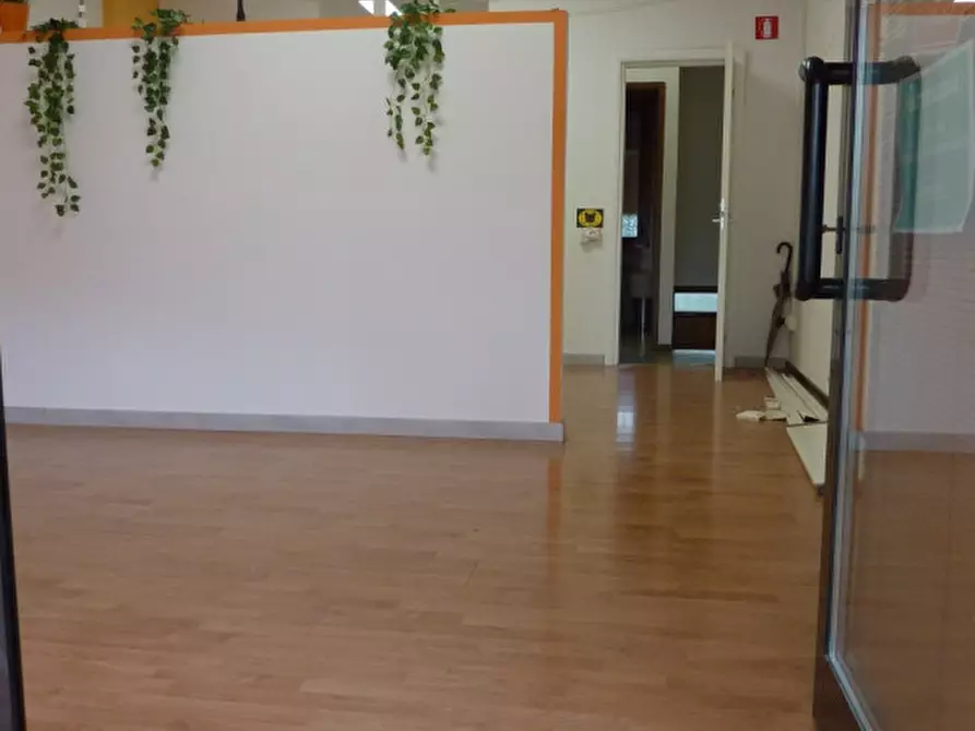 Immagine 1 di Negozio in affitto  in via roma 73 a Villorba