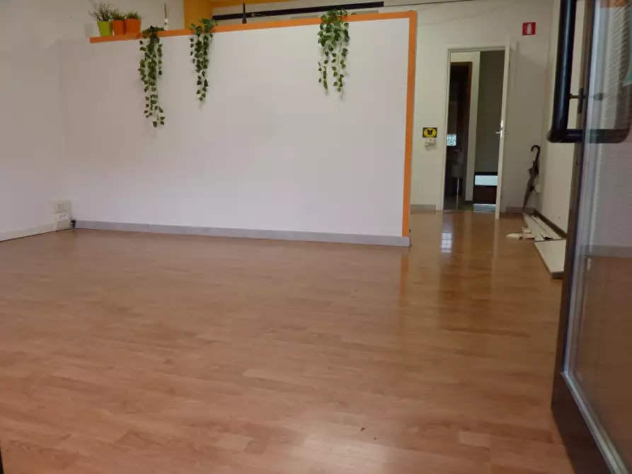 Immagine 2 di Negozio in affitto  in via roma 73 a Villorba
