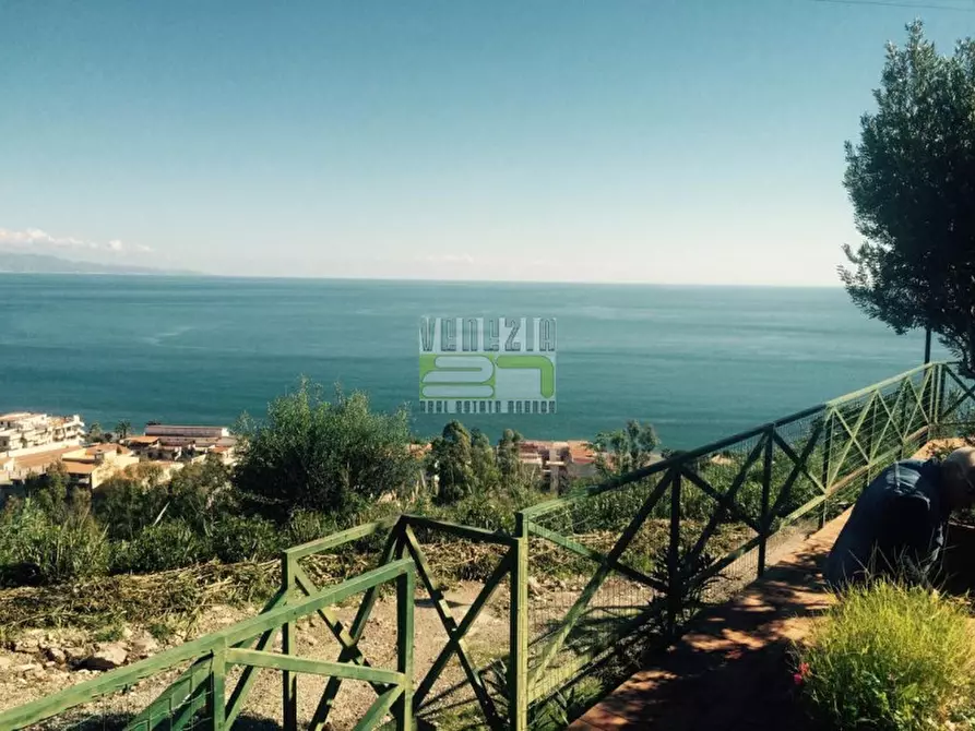 Immagine 1 di Villa in vendita  in Tourist divicion a Sant'alessio Siculo