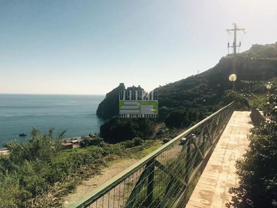 Immagine 4 di Villa in vendita  in Tourist divicion a Sant'alessio Siculo