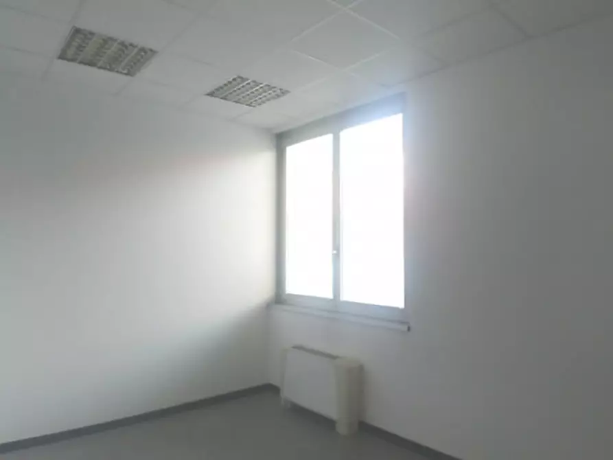 Immagine 22 di Ufficio in affitto  in VIA PODGORA a Vimercate