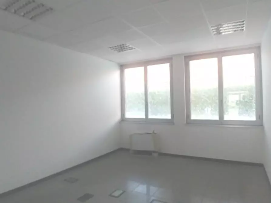 Immagine 23 di Ufficio in affitto  in VIA PODGORA a Vimercate