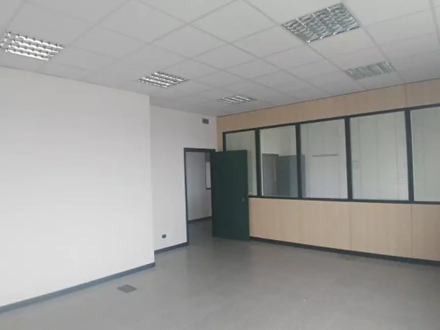 Immagine 1 di Ufficio in affitto  in VIA PODGORA a Vimercate